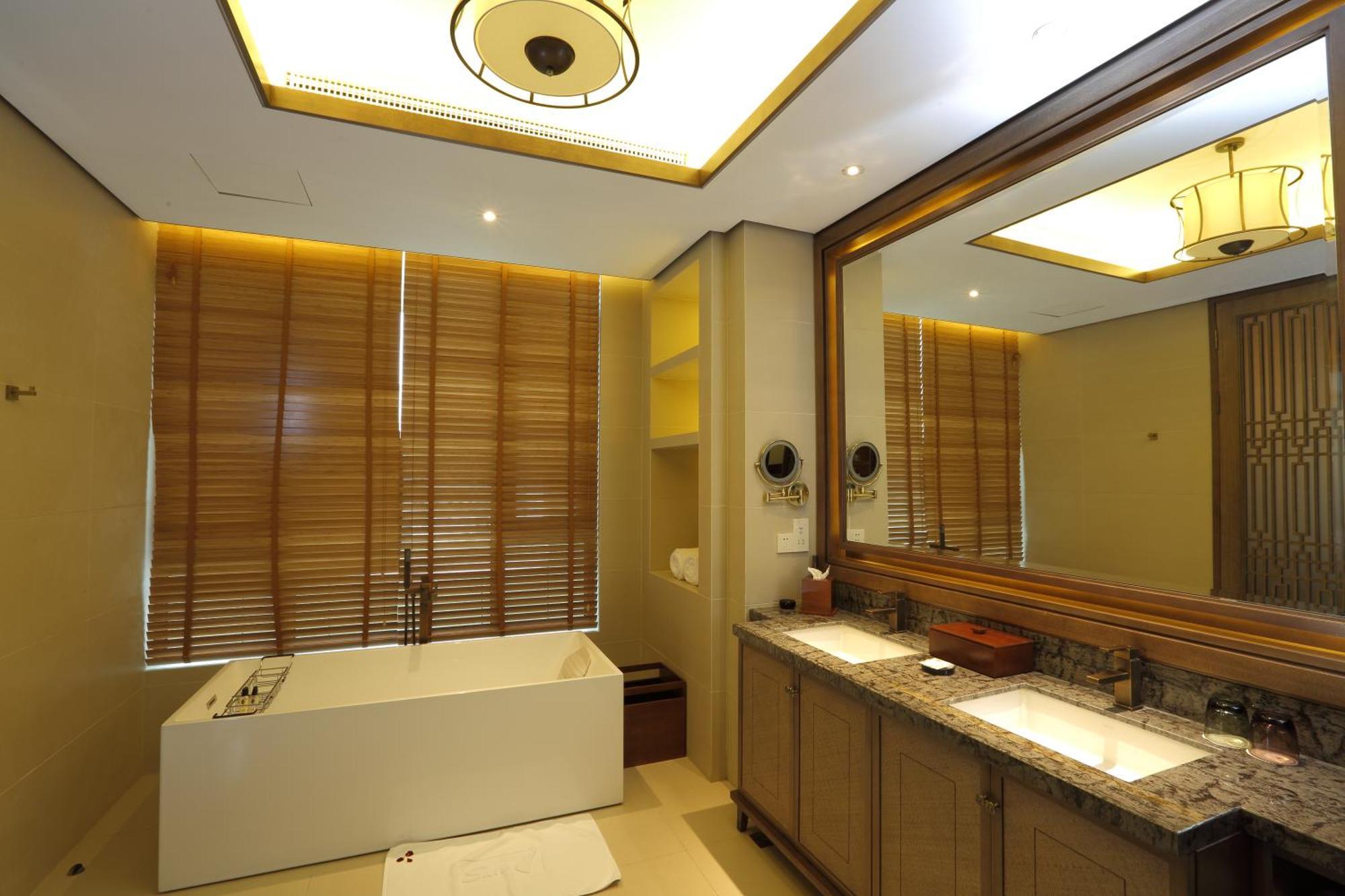 S&N Zhejiang Linhai International Hotel Екстер'єр фото