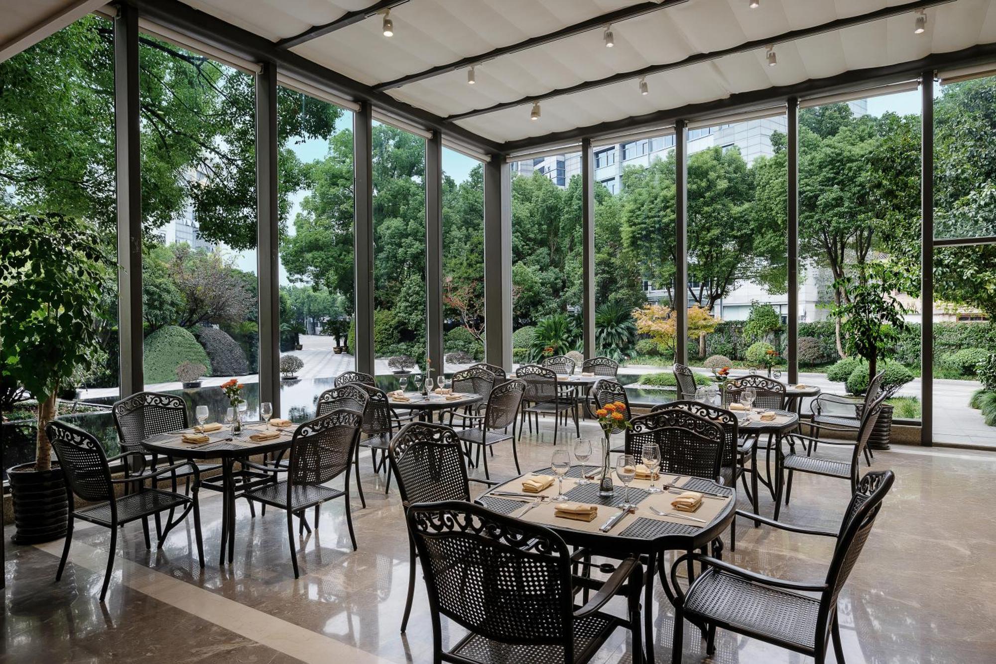 S&N Zhejiang Linhai International Hotel Екстер'єр фото