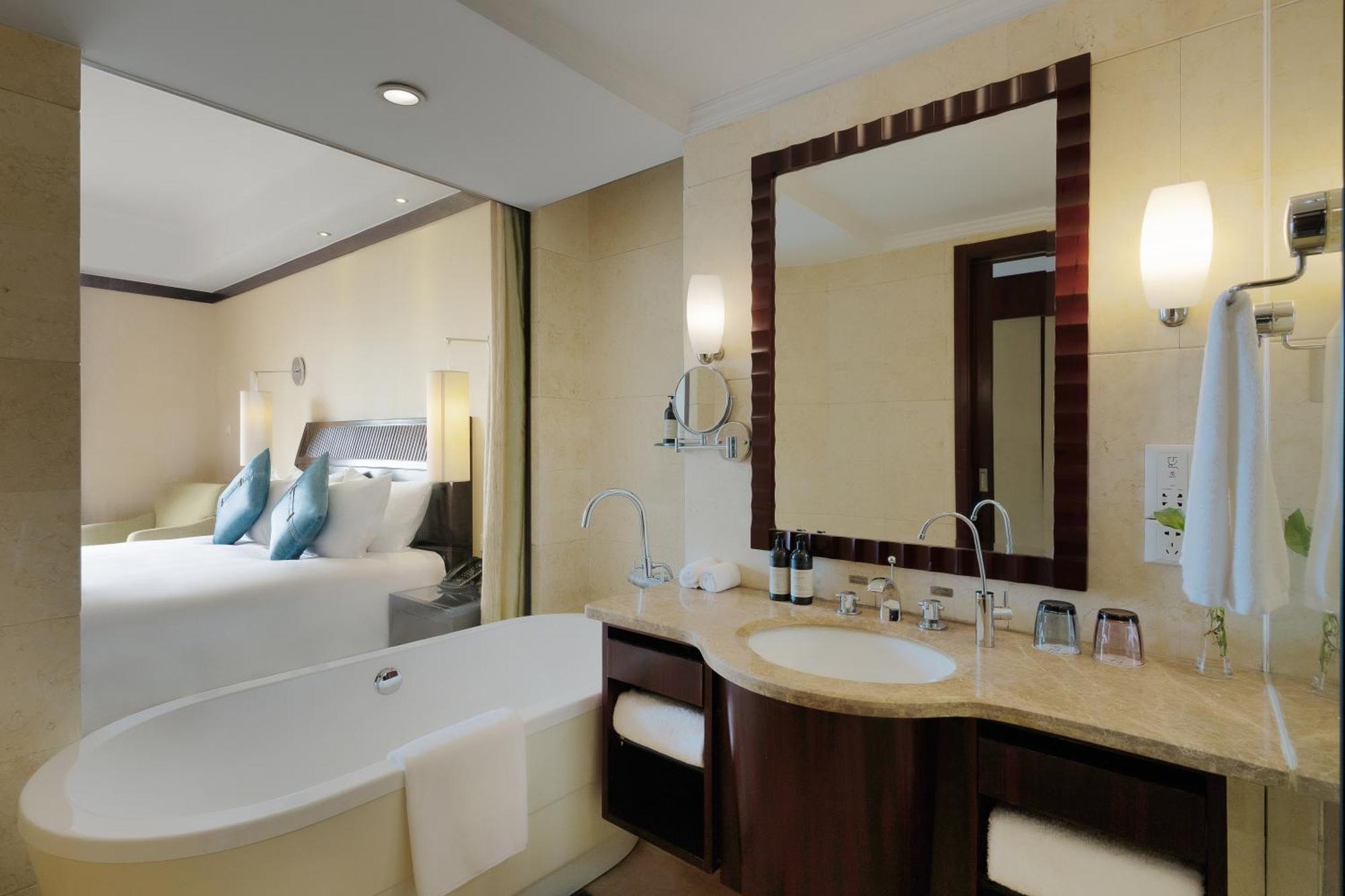 S&N Zhejiang Linhai International Hotel Екстер'єр фото