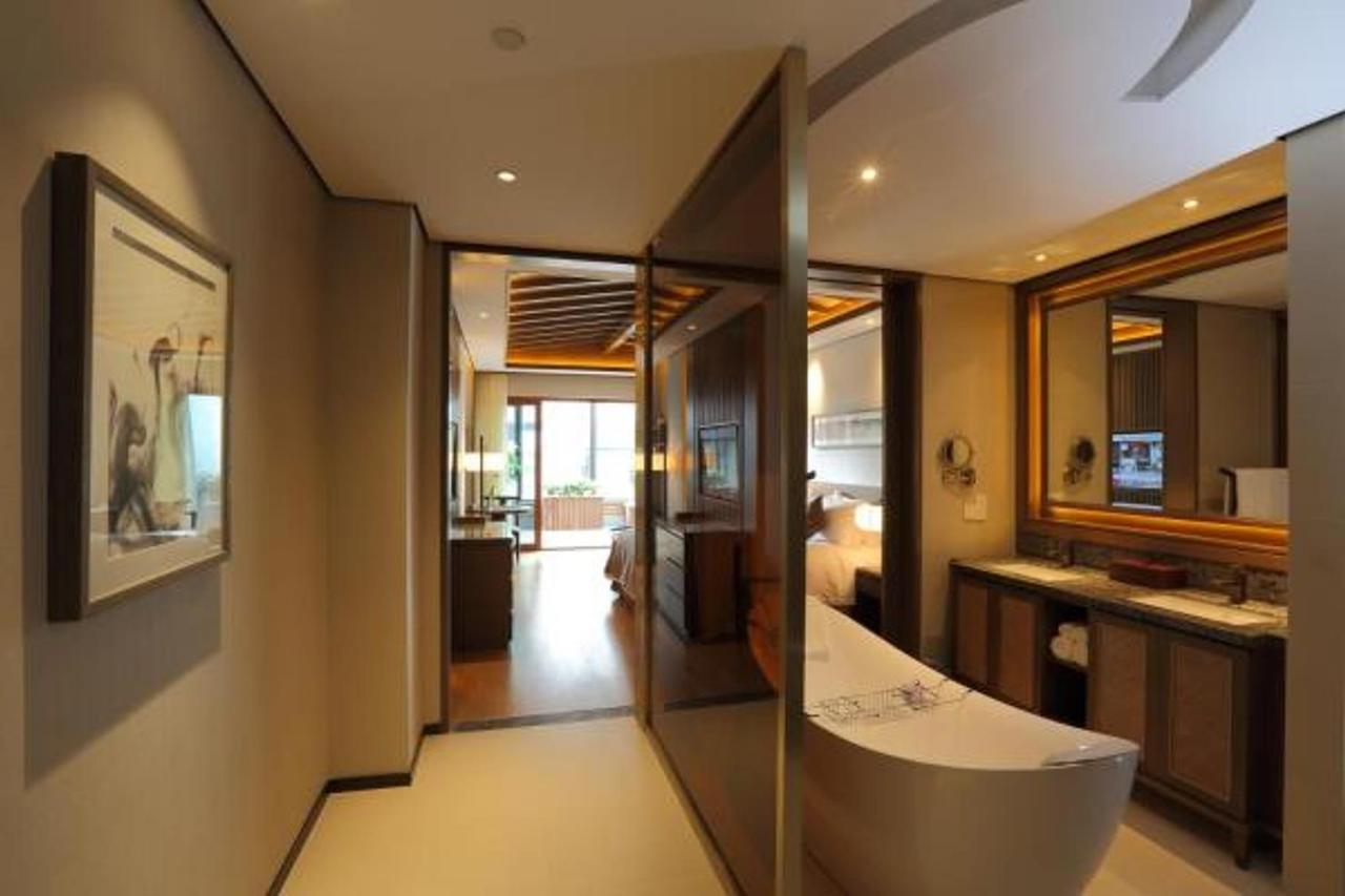 S&N Zhejiang Linhai International Hotel Екстер'єр фото