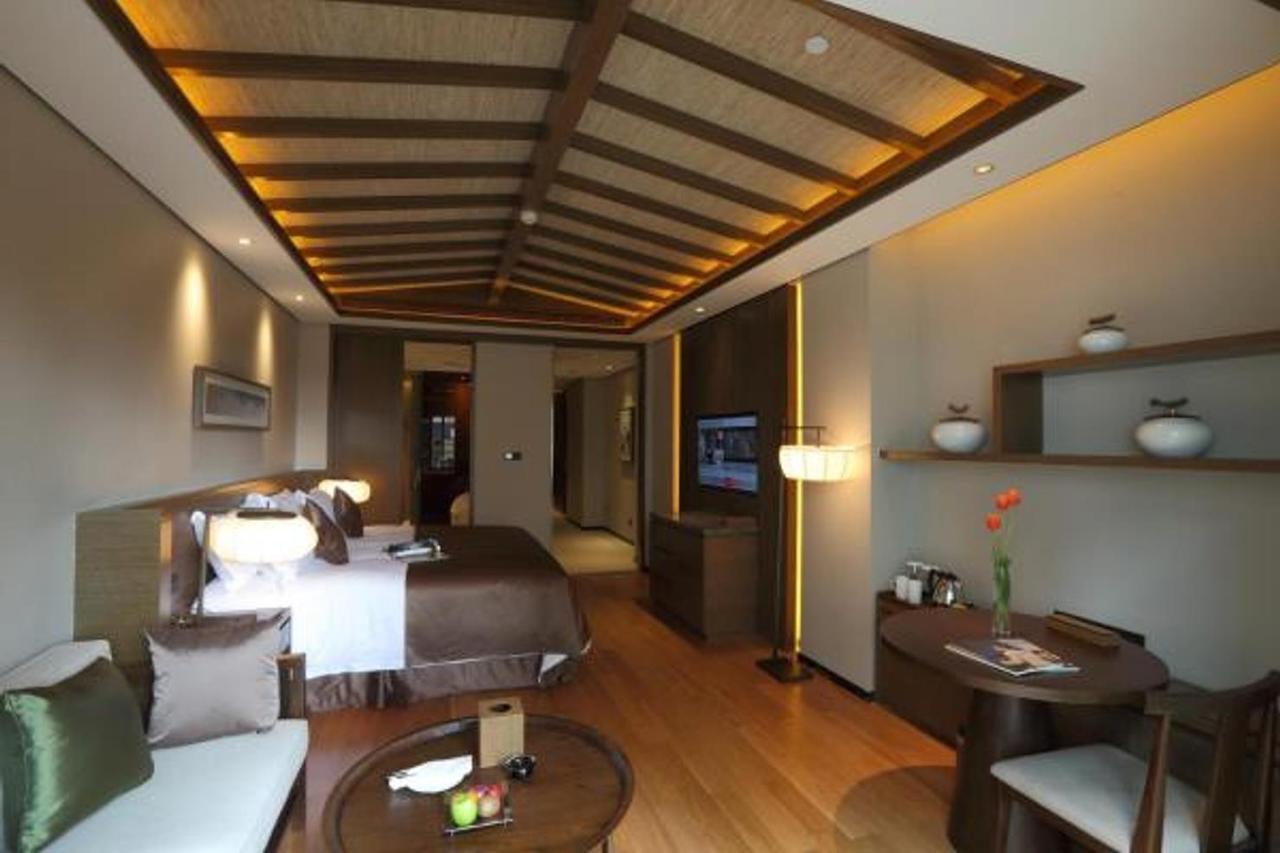 S&N Zhejiang Linhai International Hotel Екстер'єр фото