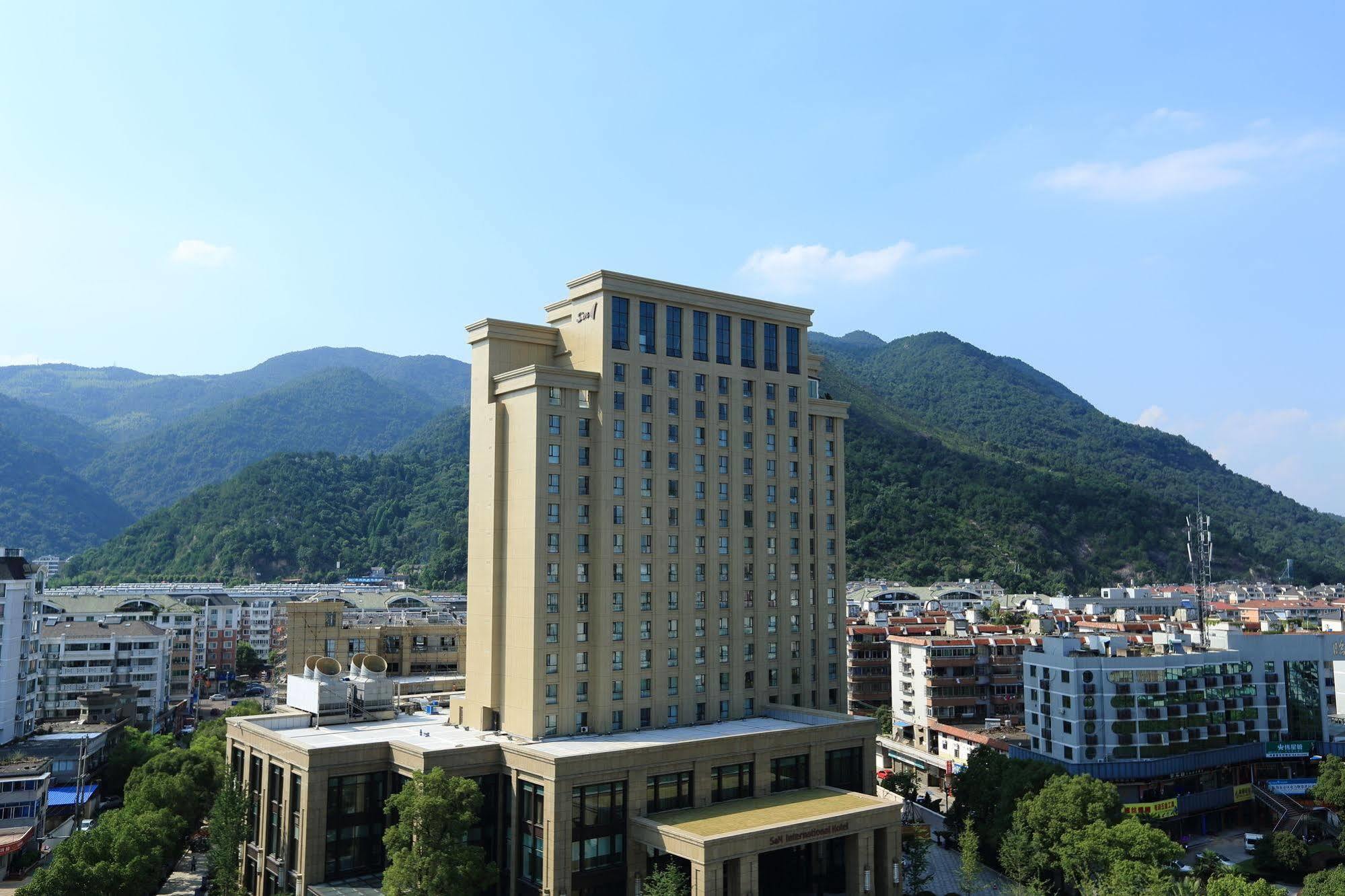 S&N Zhejiang Linhai International Hotel Екстер'єр фото
