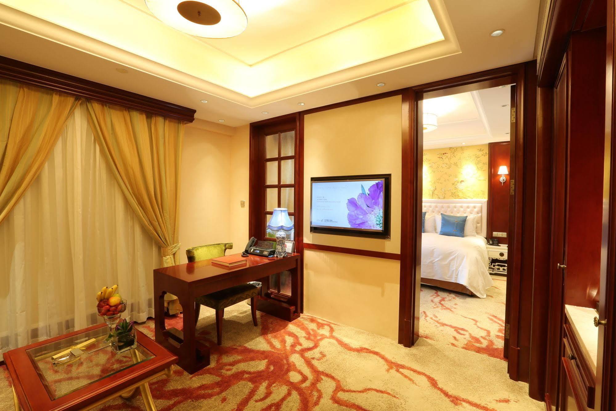 S&N Zhejiang Linhai International Hotel Екстер'єр фото