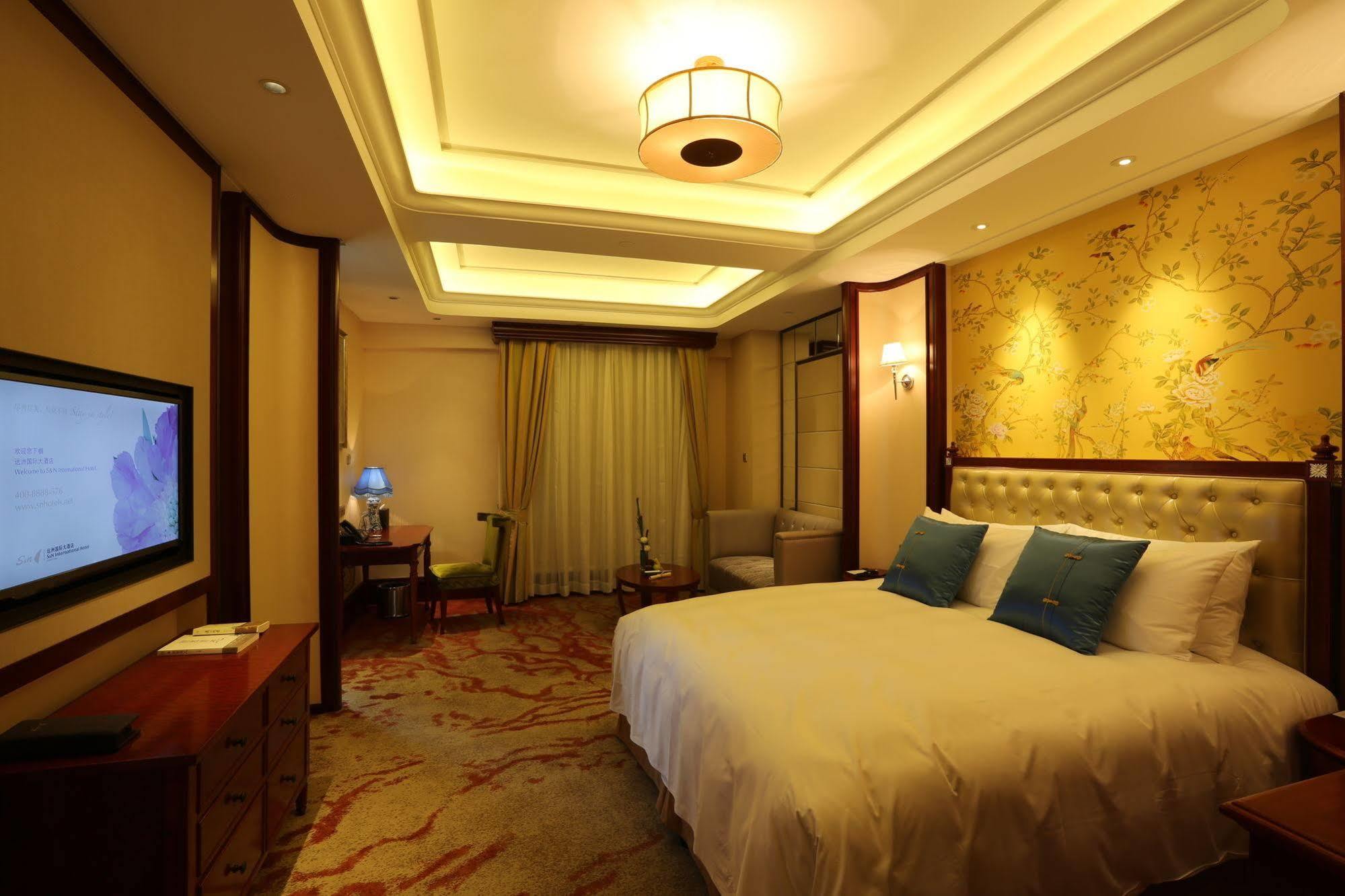 S&N Zhejiang Linhai International Hotel Екстер'єр фото