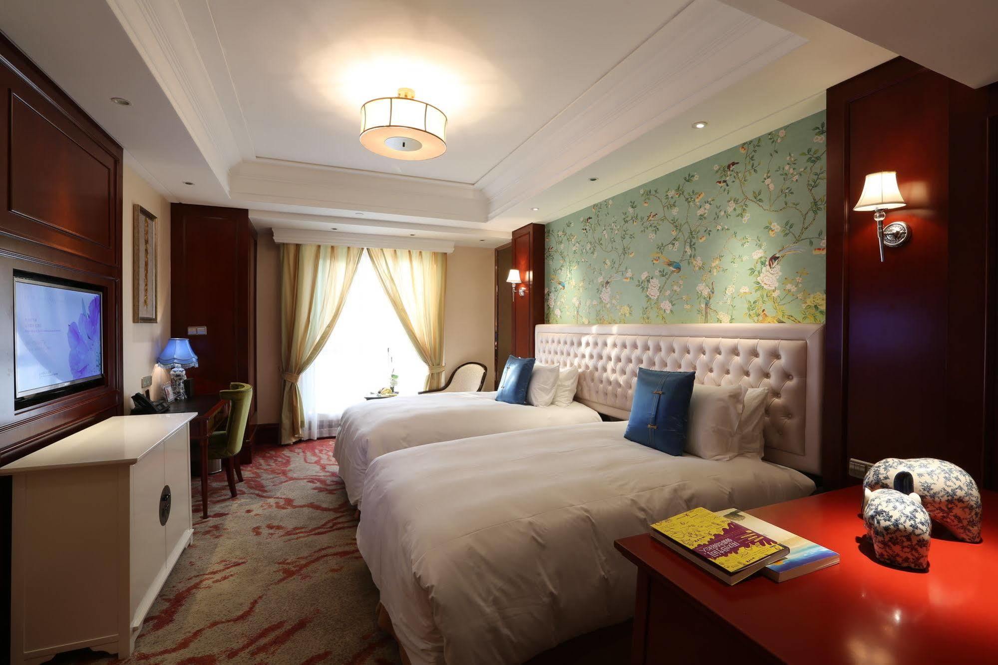 S&N Zhejiang Linhai International Hotel Екстер'єр фото