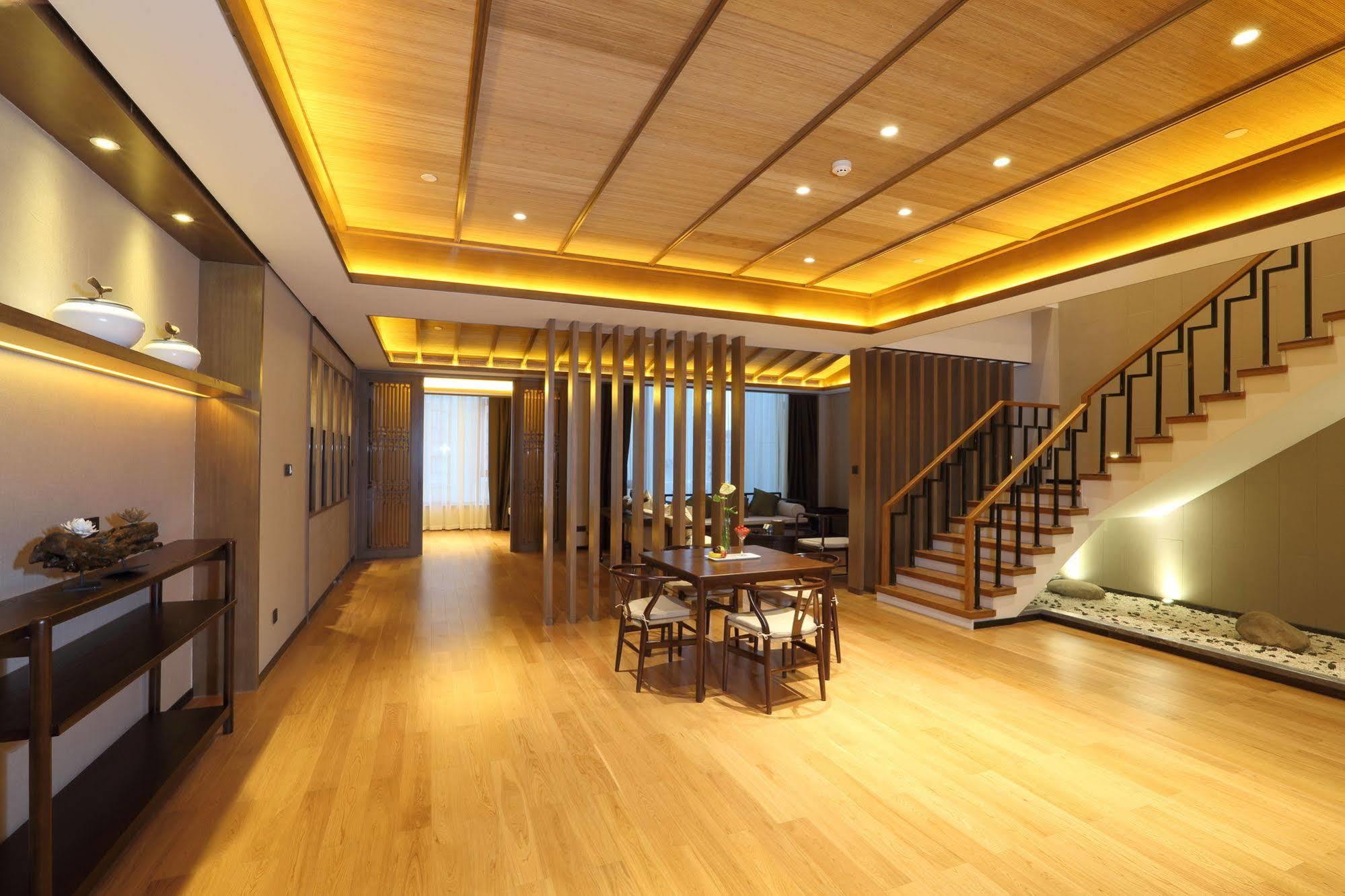 S&N Zhejiang Linhai International Hotel Екстер'єр фото
