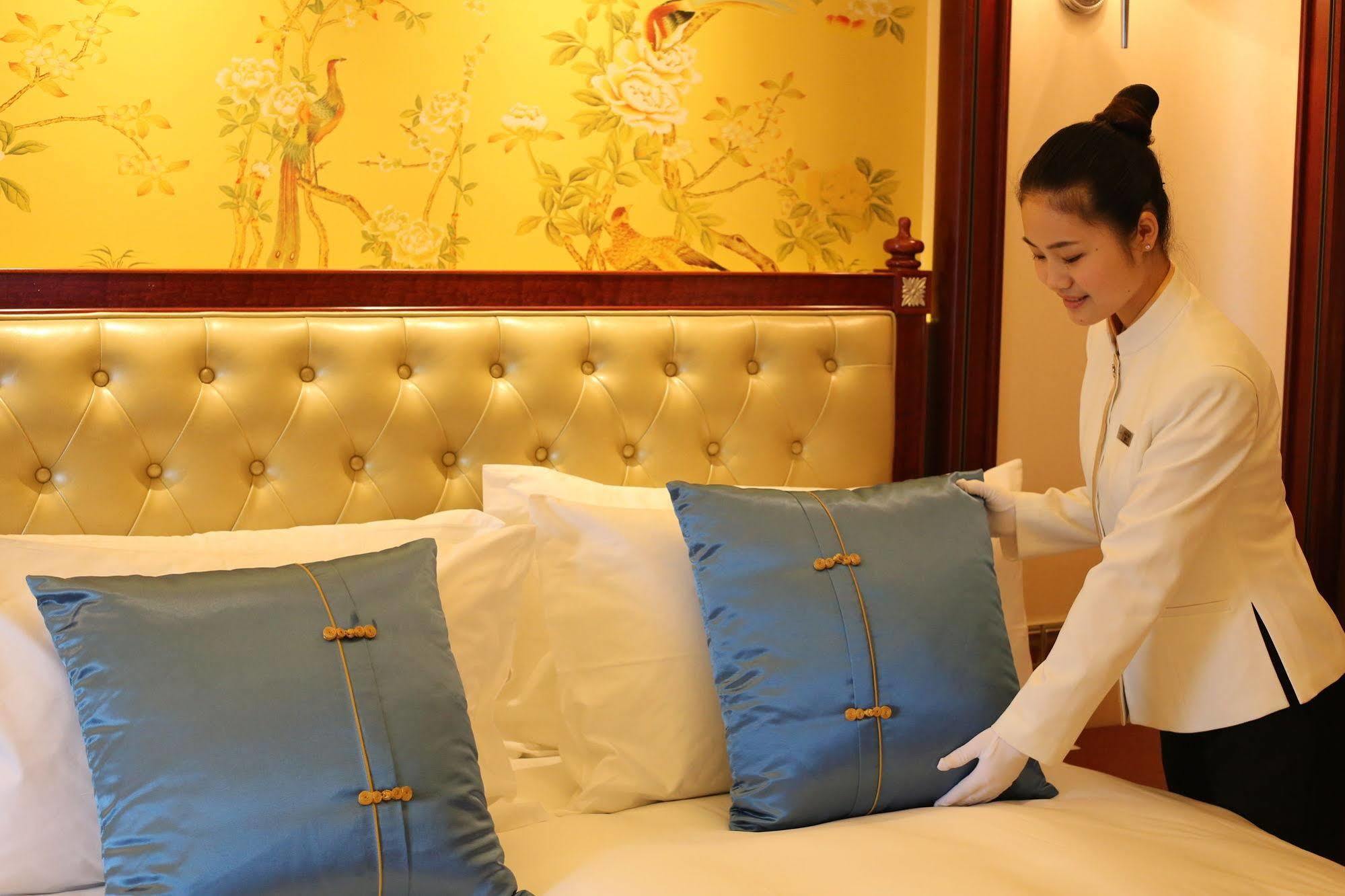 S&N Zhejiang Linhai International Hotel Екстер'єр фото