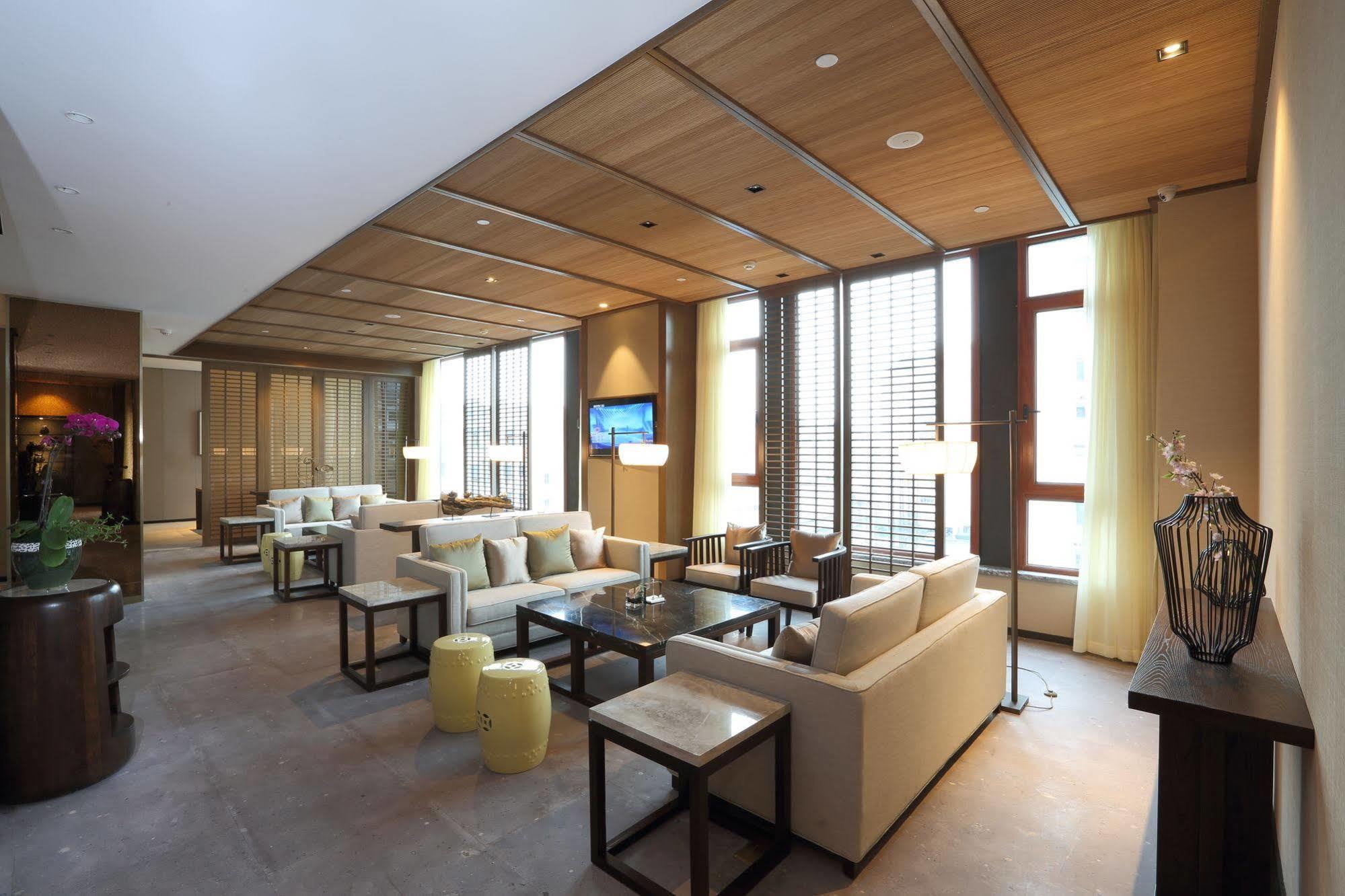 S&N Zhejiang Linhai International Hotel Екстер'єр фото