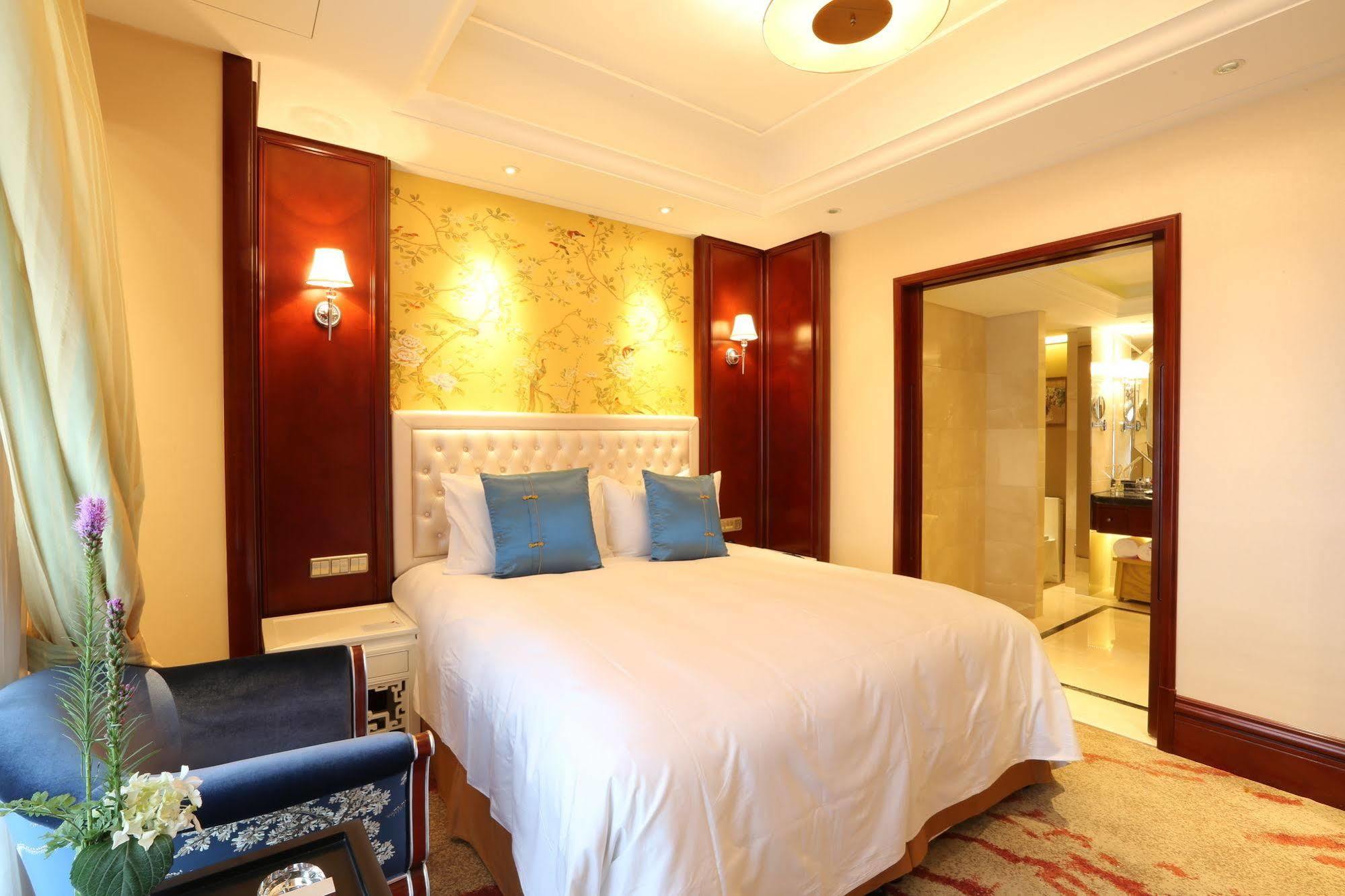 S&N Zhejiang Linhai International Hotel Екстер'єр фото
