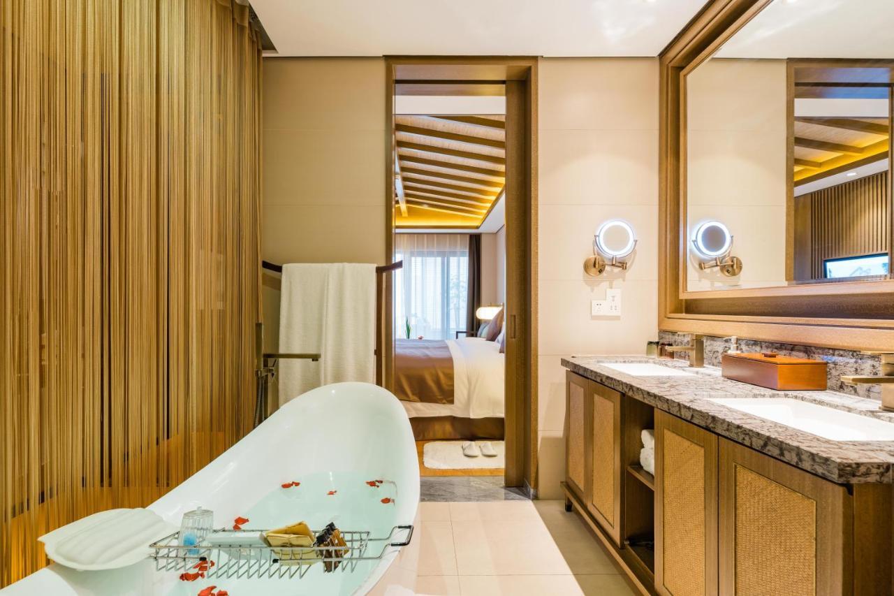 S&N Zhejiang Linhai International Hotel Екстер'єр фото