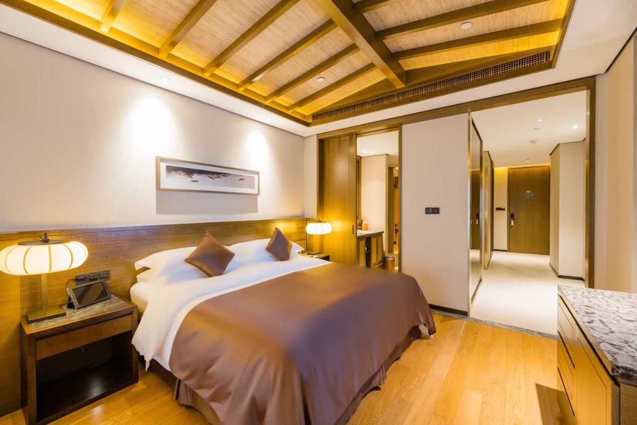S&N Zhejiang Linhai International Hotel Екстер'єр фото